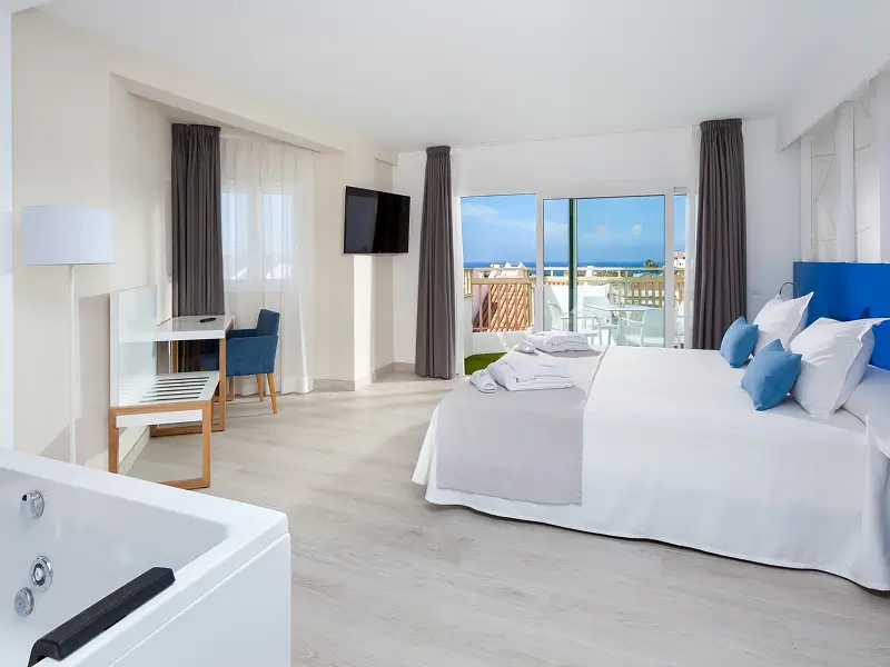 Modern Suite Layout and Balcony