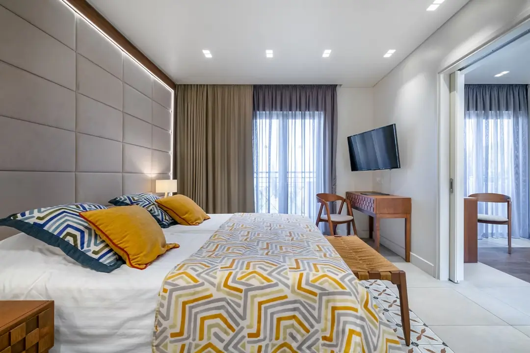 Modern Family Room Layout and Balcony